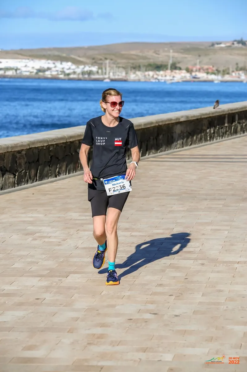 Michaela beim Marathon an der Küste